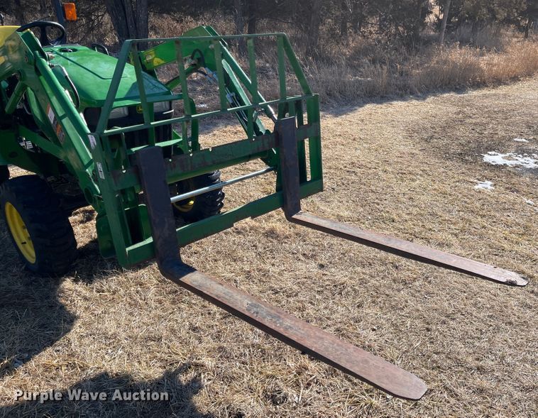 image for item FV9281 2010 John Deere 3038E  MFWD tractor