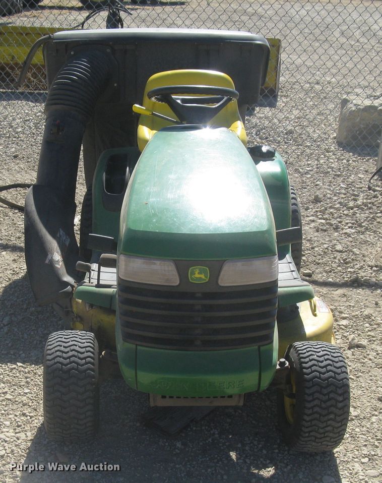 image for item GV9279 2005 John Deere LT150  lawn mower