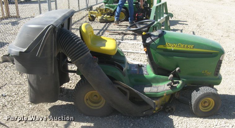 image for item GV9279 2005 John Deere LT150  lawn mower