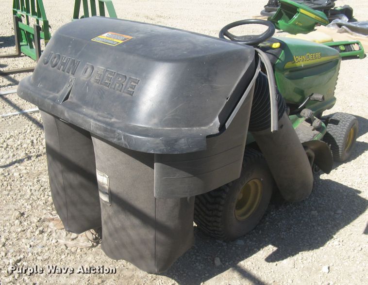 image for item GV9279 2005 John Deere LT150  lawn mower