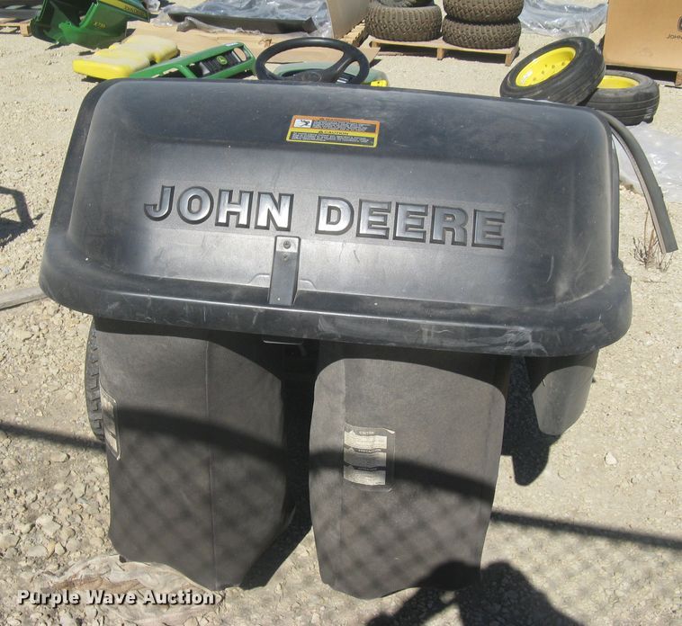 image for item GV9279 2005 John Deere LT150  lawn mower