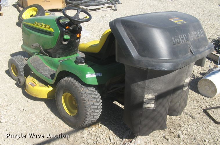 image for item GV9279 2005 John Deere LT150  lawn mower