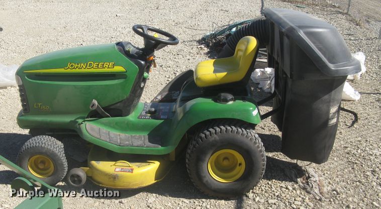 image for item GV9279 2005 John Deere LT150  lawn mower