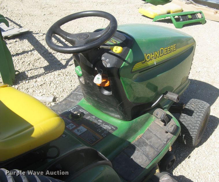 image for item GV9279 2005 John Deere LT150  lawn mower