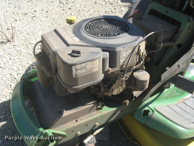 image for item GV9279 2005 John Deere LT150  lawn mower