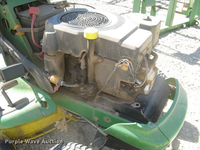 image for item GV9279 2005 John Deere LT150  lawn mower