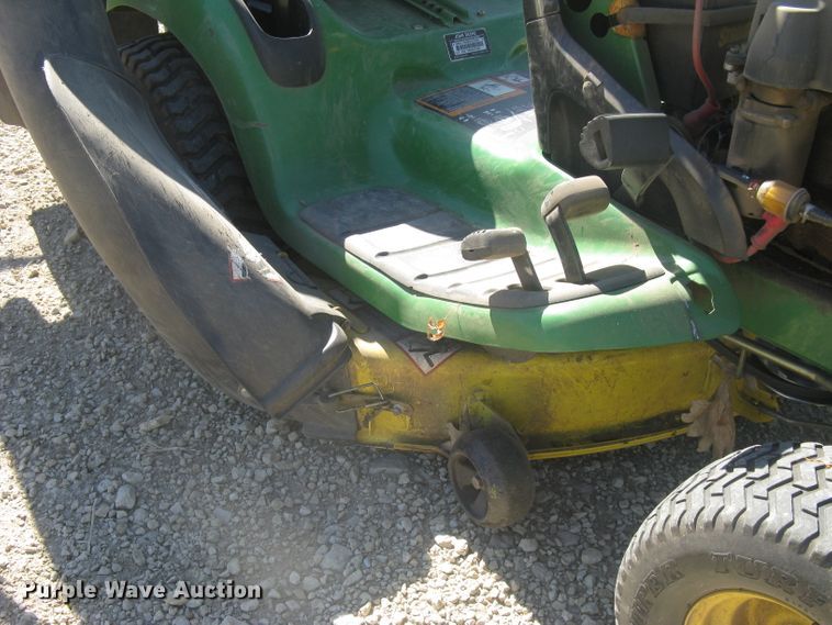image for item GV9279 2005 John Deere LT150  lawn mower