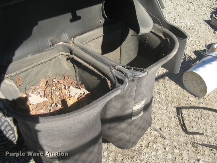 image for item GV9279 2005 John Deere LT150  lawn mower