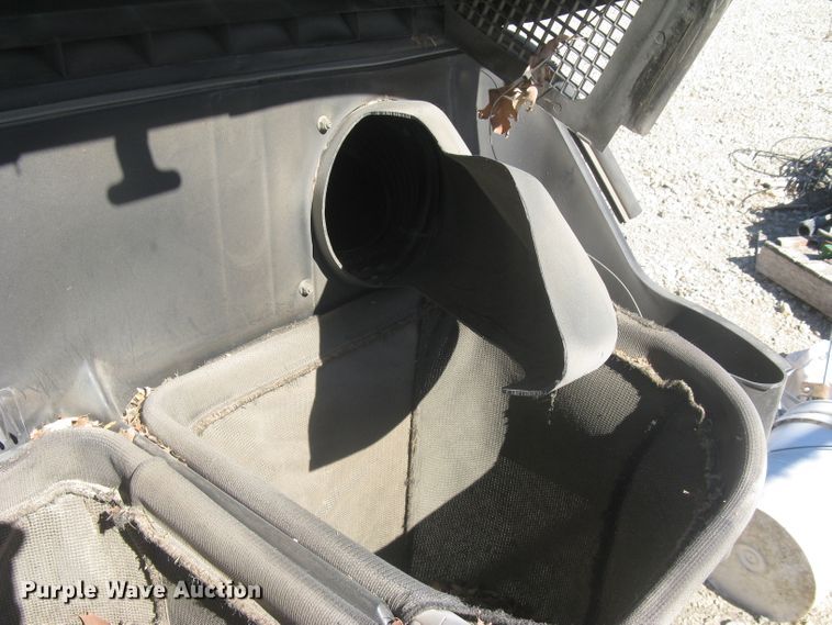 image for item GV9279 2005 John Deere LT150  lawn mower