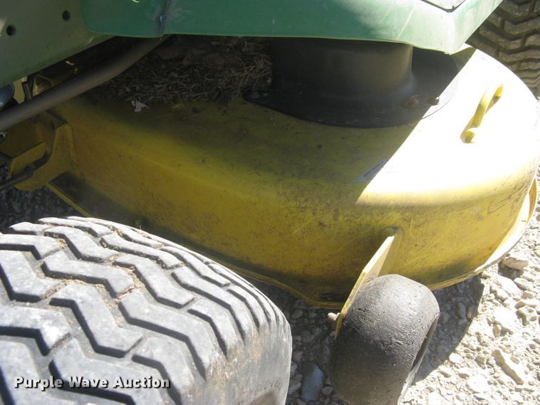 image for item GV9279 2005 John Deere LT150  lawn mower