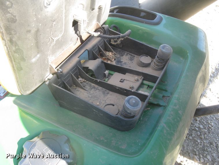 image for item GV9279 2005 John Deere LT150  lawn mower