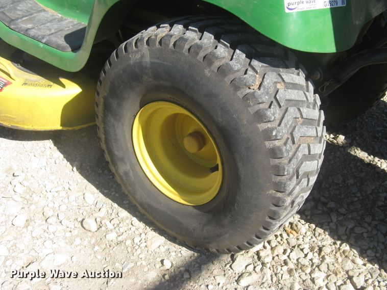 image for item GV9279 2005 John Deere LT150  lawn mower