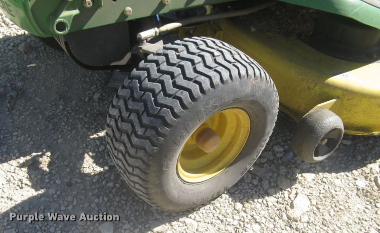 image for item GV9279 2005 John Deere LT150  lawn mower