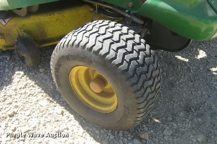 image for item GV9279 2005 John Deere LT150  lawn mower