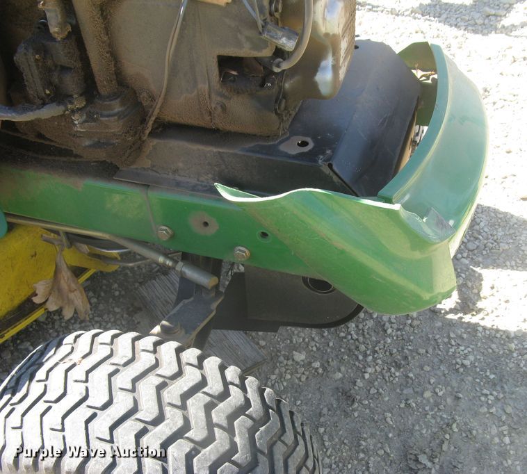 image for item GV9279 2005 John Deere LT150  lawn mower