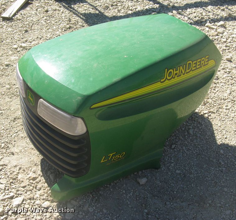 image for item GV9279 2005 John Deere LT150  lawn mower