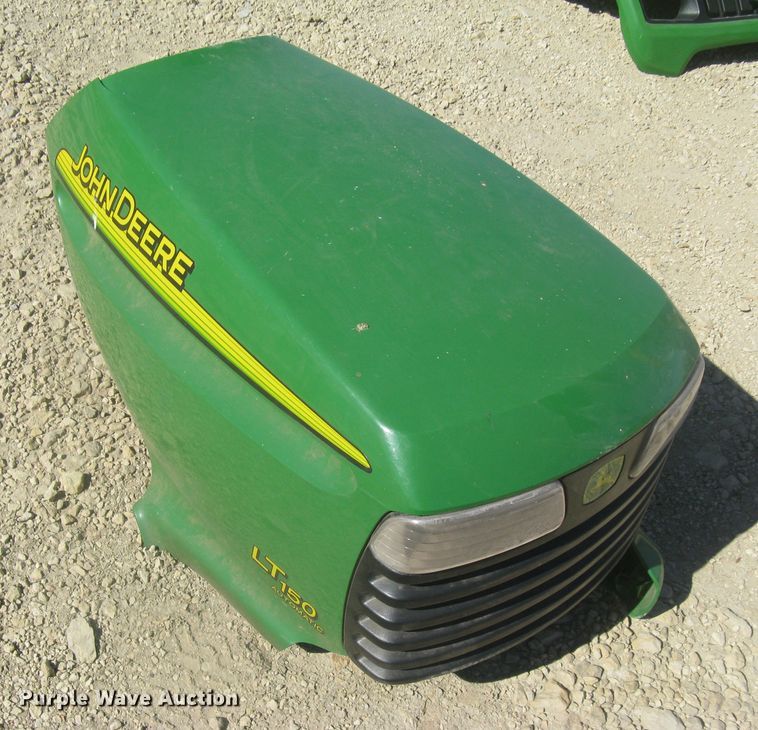 image for item GV9279 2005 John Deere LT150  lawn mower