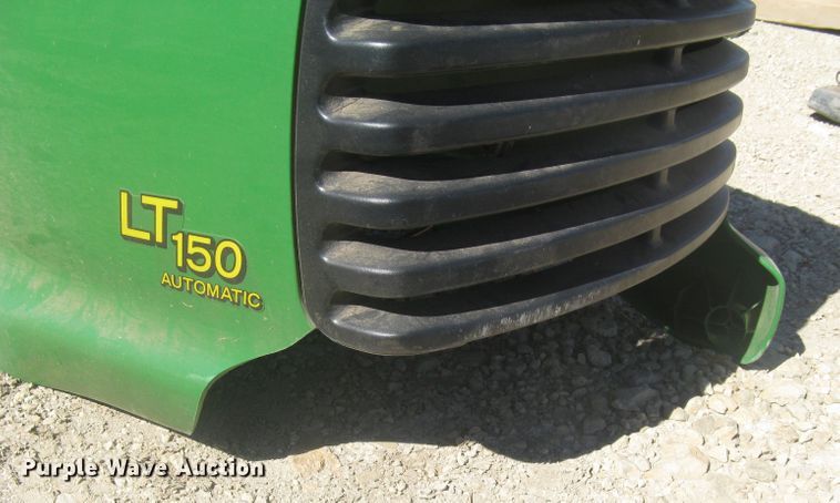 image for item GV9279 2005 John Deere LT150  lawn mower