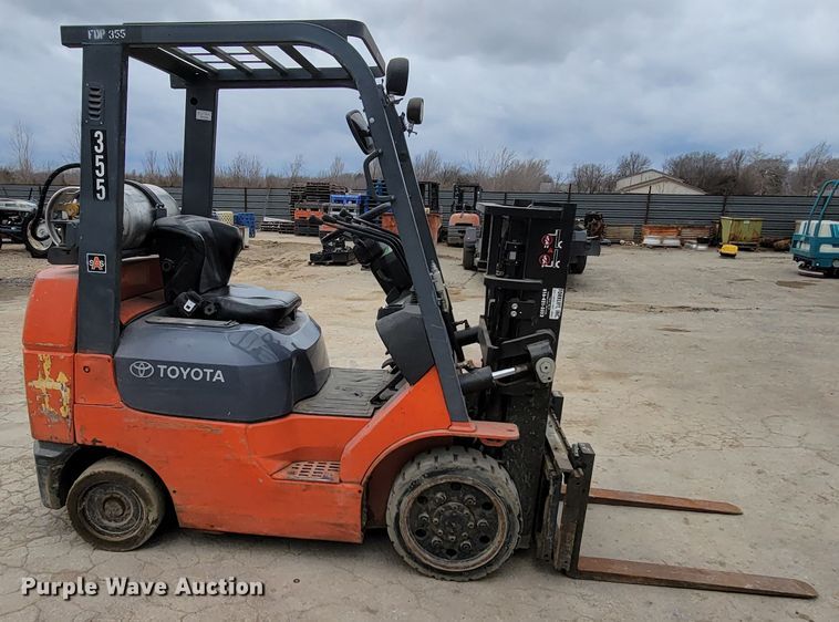image for item HF9302 Toyota 7FGCU25  forklift