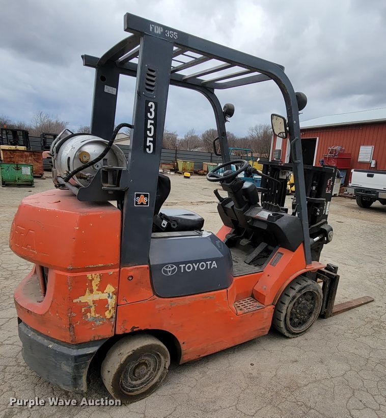 image for item HF9302 Toyota 7FGCU25  forklift