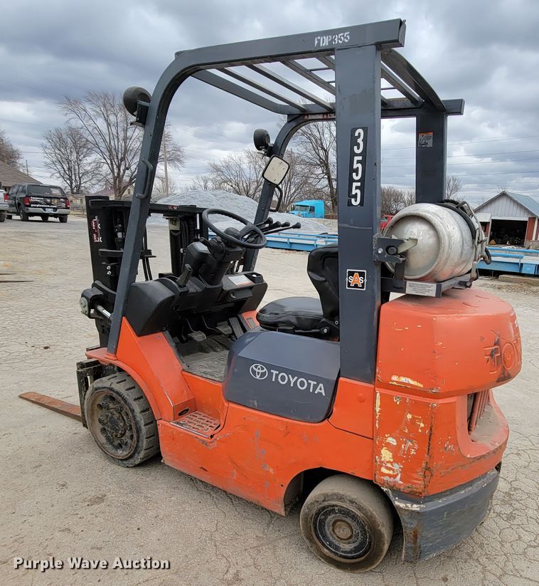 image for item HF9302 Toyota 7FGCU25  forklift