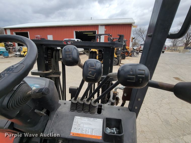 image for item HF9302 Toyota 7FGCU25  forklift