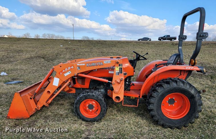 image for item HK9303 2013 Kubota L3800  MFWD tractor
