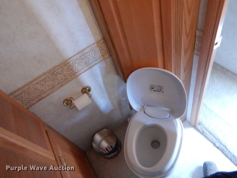 image for item IE9736 2000 NU-WA HitchHiker Premier Limited  camper