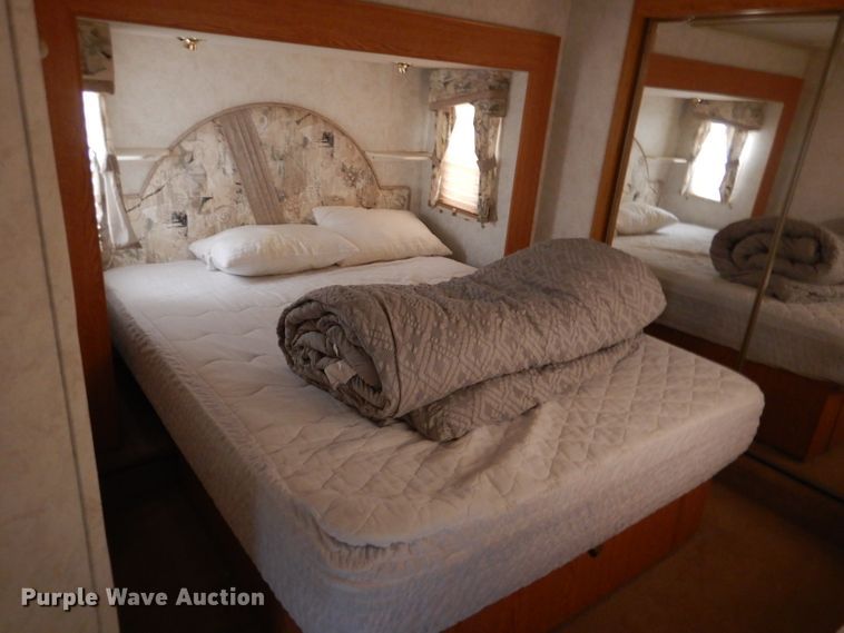 image for item IE9736 2000 NU-WA HitchHiker Premier Limited  camper