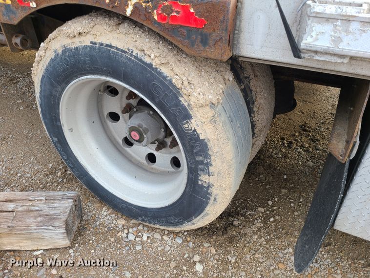 image for item IF9333 2008 Transcraft DTL-2100  drop deck trailer