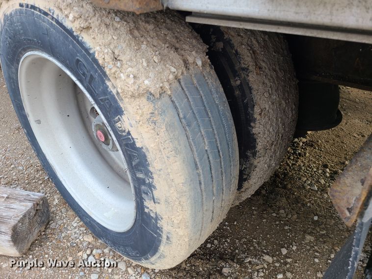 image for item IF9333 2008 Transcraft DTL-2100  drop deck trailer