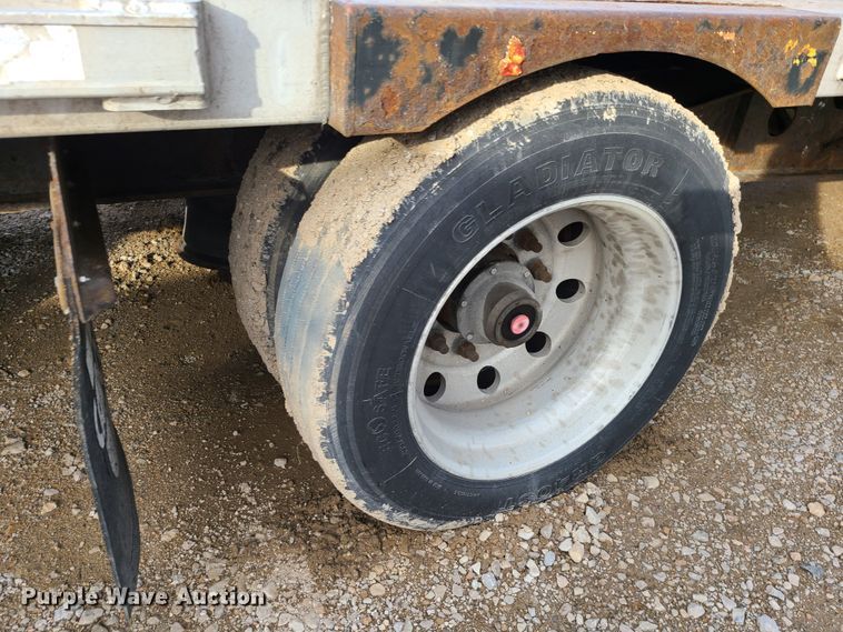 image for item IF9333 2008 Transcraft DTL-2100  drop deck trailer