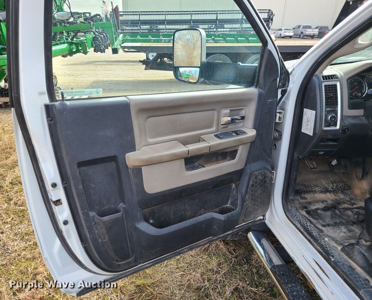 image for item IF9334 2012 Dodge Ram 5500HD  rollback truck