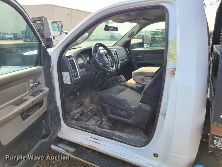 image for item IF9334 2012 Dodge Ram 5500HD  rollback truck