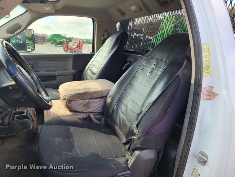 image for item IF9334 2012 Dodge Ram 5500HD  rollback truck