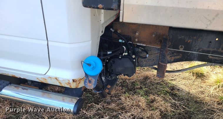 image for item IF9334 2012 Dodge Ram 5500HD  rollback truck