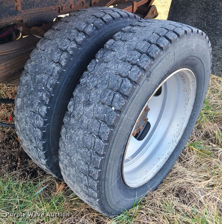 image for item IF9334 2012 Dodge Ram 5500HD  rollback truck