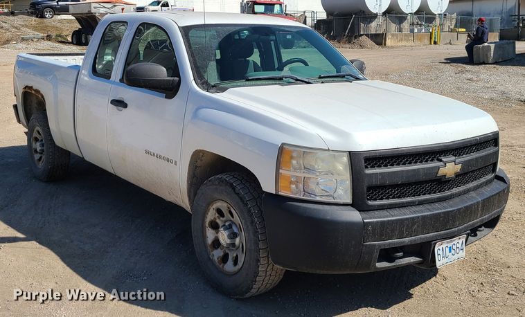 image for item IF9347 2008 Chevrolet Silverado 1500  Ext. Cab pickup truck