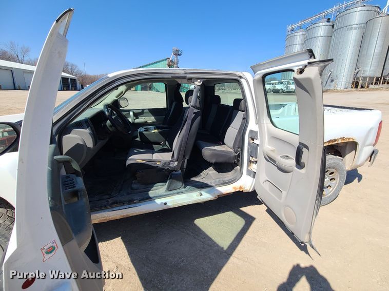 image for item IF9347 2008 Chevrolet Silverado 1500  Ext. Cab pickup truck