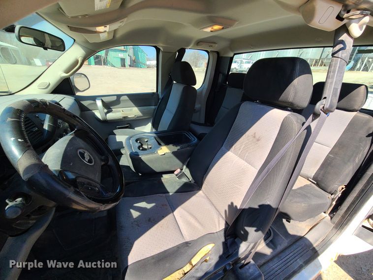 image for item IF9347 2008 Chevrolet Silverado 1500  Ext. Cab pickup truck