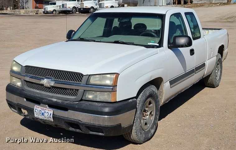 image for item IF9348 2004 Chevrolet Silverado 1500  Ext. Cab pickup truck