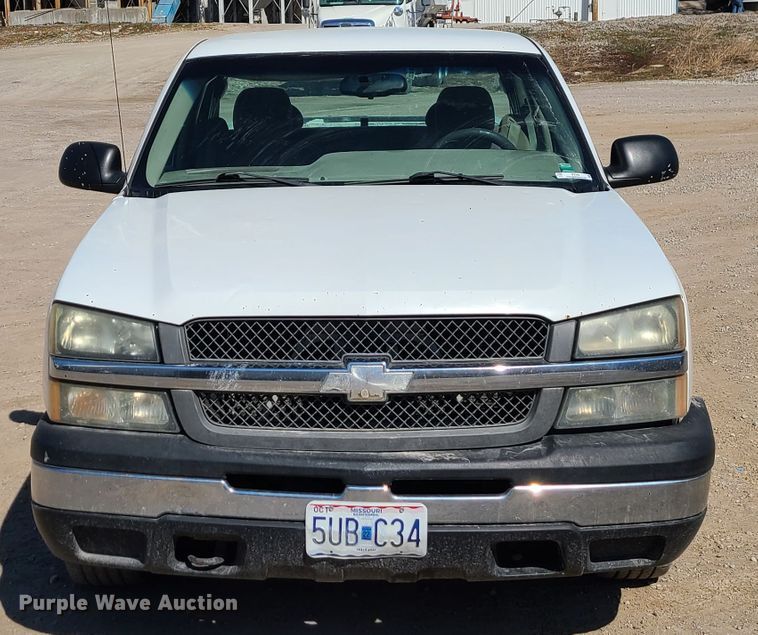 image for item IF9348 2004 Chevrolet Silverado 1500  Ext. Cab pickup truck