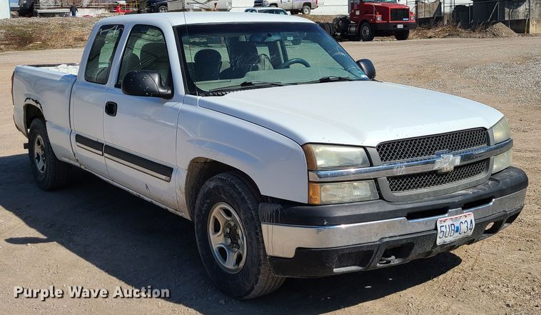 image for item IF9348 2004 Chevrolet Silverado 1500  Ext. Cab pickup truck