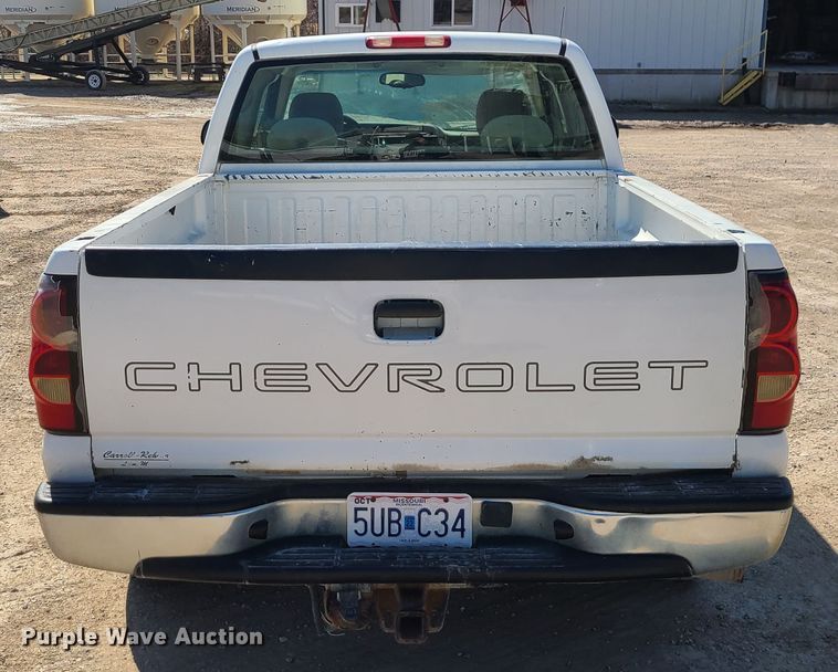image for item IF9348 2004 Chevrolet Silverado 1500  Ext. Cab pickup truck
