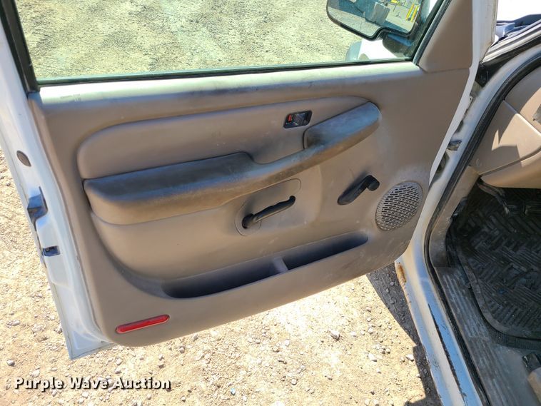 image for item IF9348 2004 Chevrolet Silverado 1500  Ext. Cab pickup truck