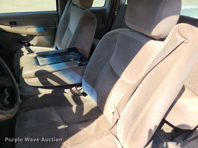 image for item IF9348 2004 Chevrolet Silverado 1500  Ext. Cab pickup truck