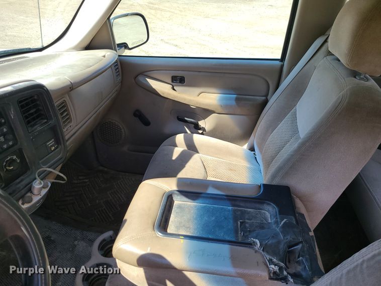 image for item IF9348 2004 Chevrolet Silverado 1500  Ext. Cab pickup truck