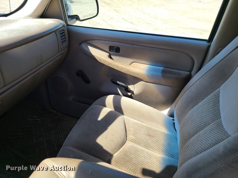 image for item IF9348 2004 Chevrolet Silverado 1500  Ext. Cab pickup truck