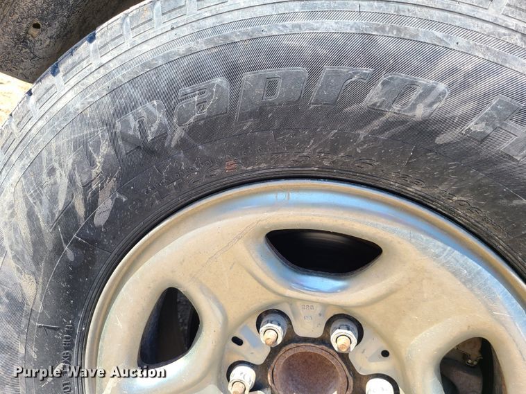 image for item IF9348 2004 Chevrolet Silverado 1500  Ext. Cab pickup truck