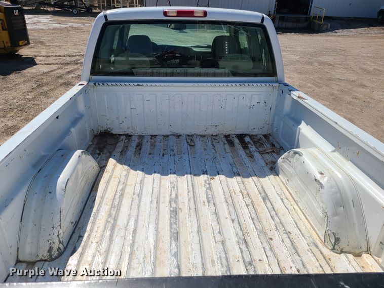 image for item IF9348 2004 Chevrolet Silverado 1500  Ext. Cab pickup truck